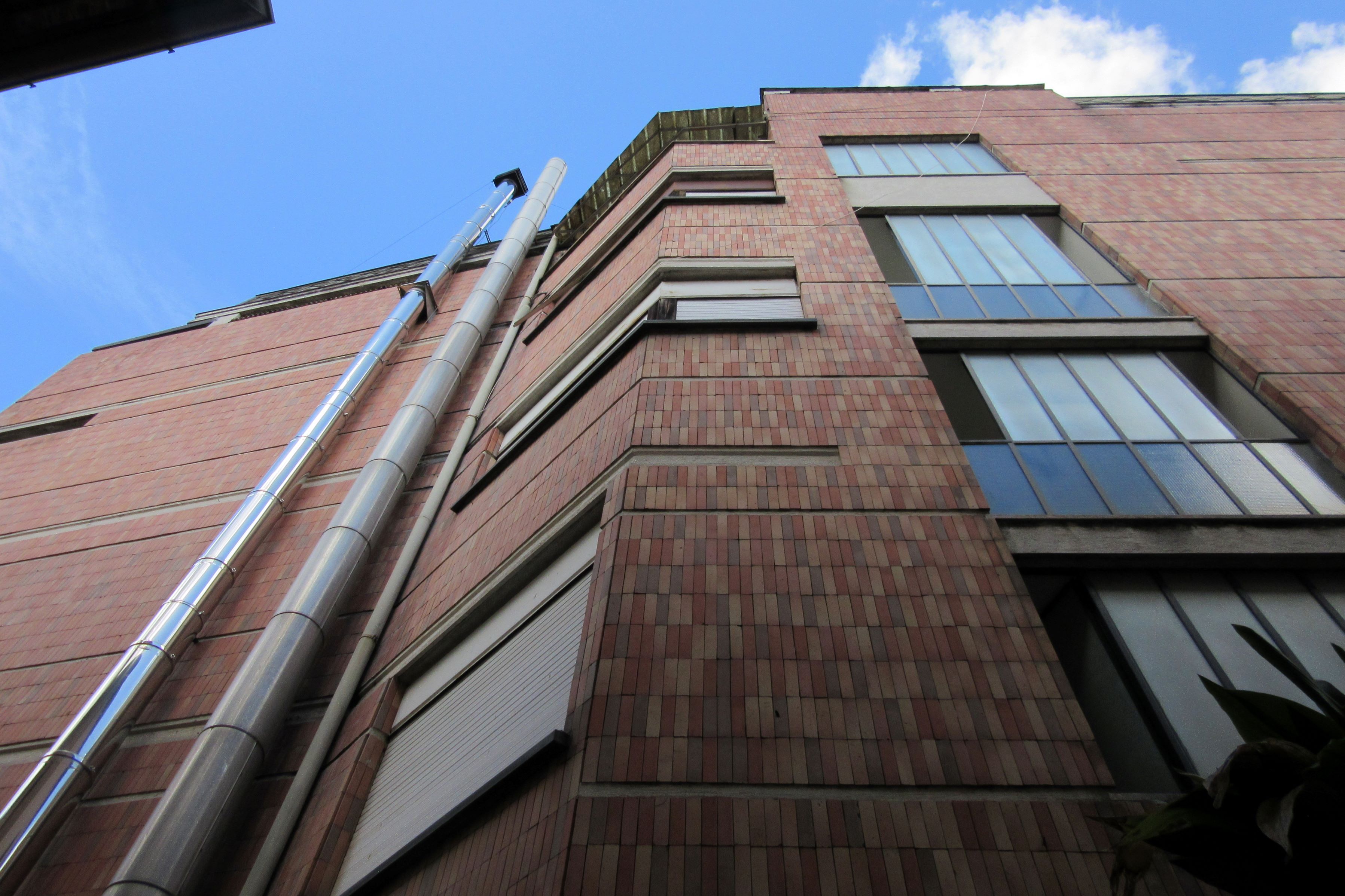 Dettaglio del fronte sul passaggio laterale