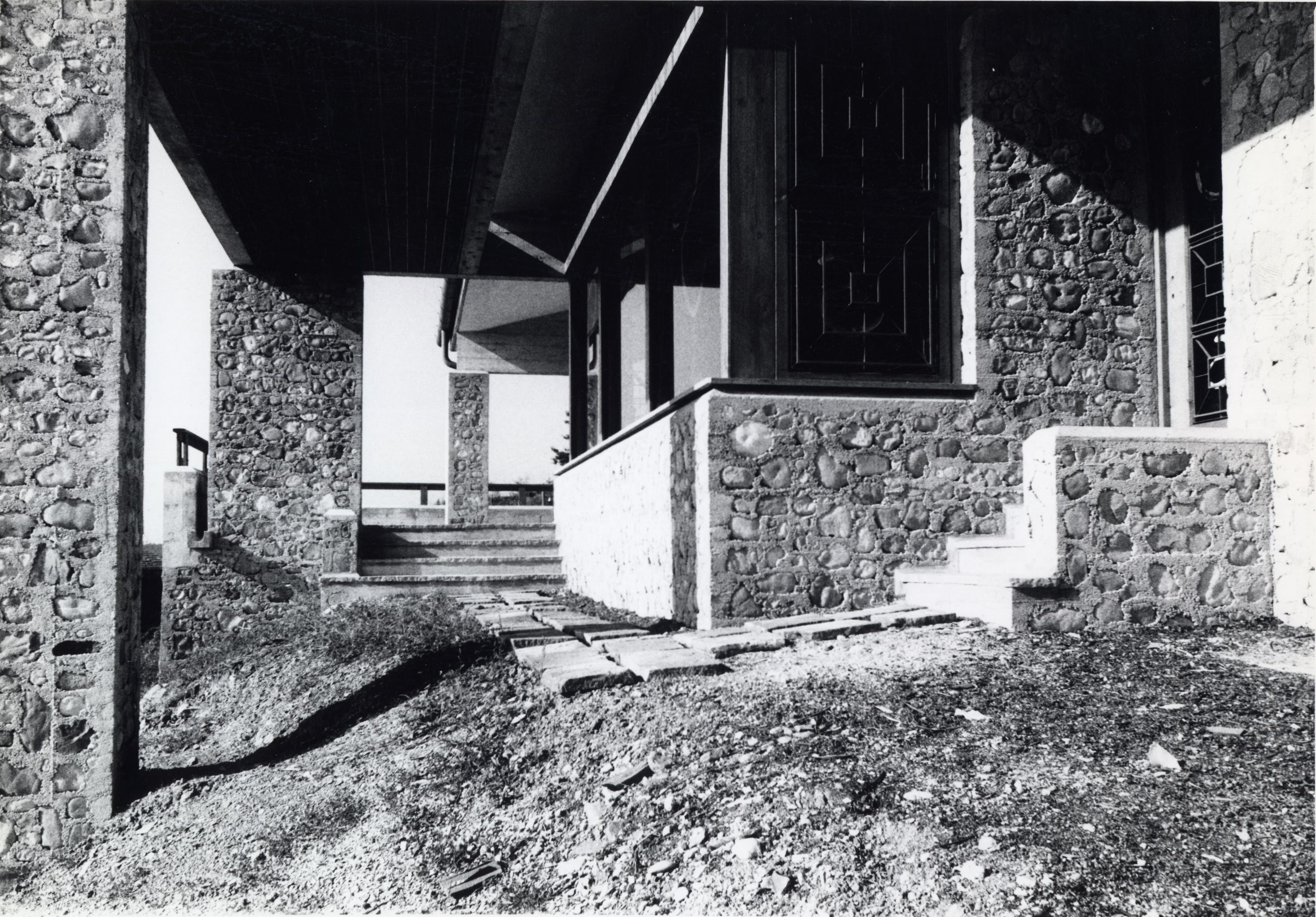 Scorcio del portico di facciata