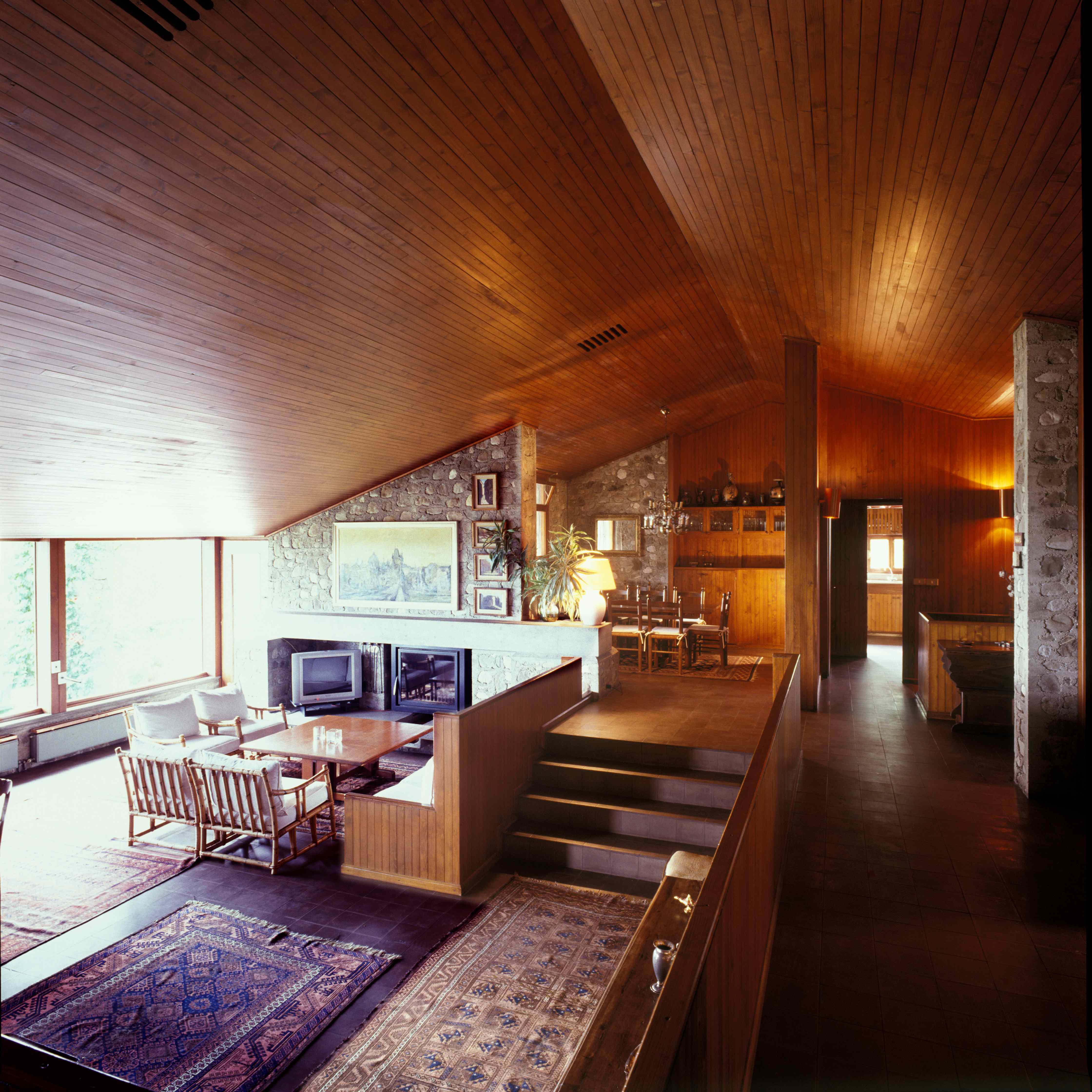 Vista del soggiorno dal ripiano d'ingresso