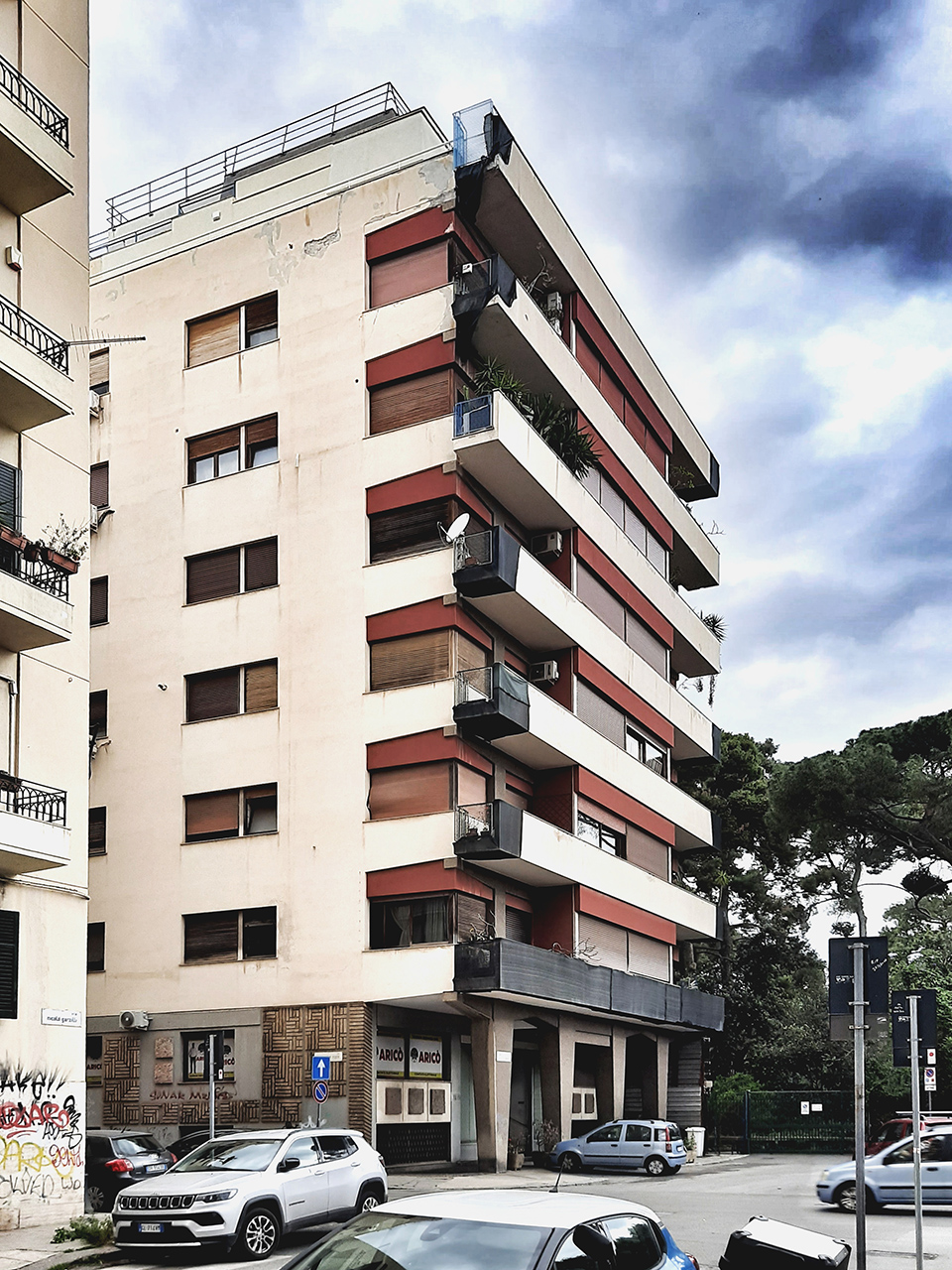 Angolo tra Via Costantino Nigra e Piazza Mameli