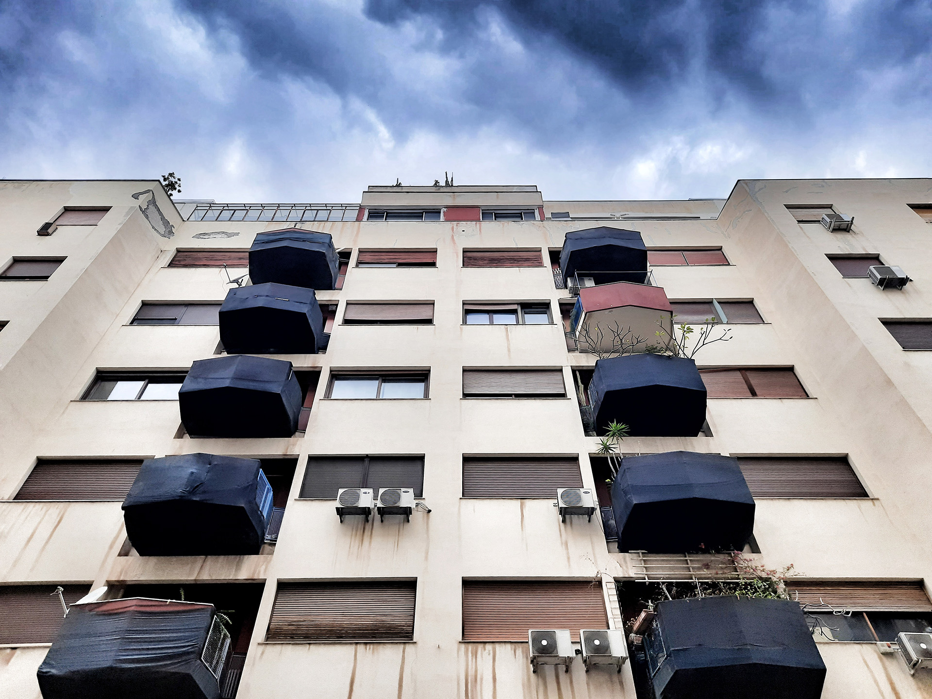 Fronte su Via Costantino Nigra