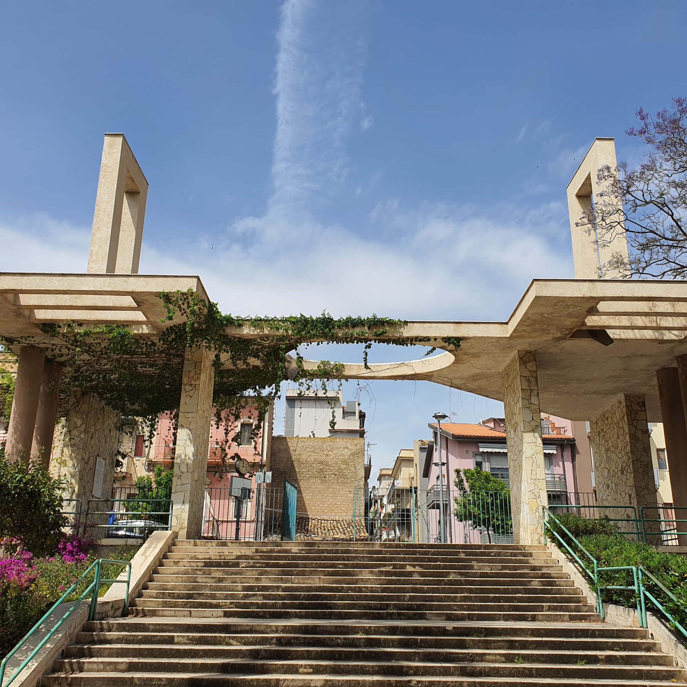 Vista dell'ingresso dal lato villa, oggi