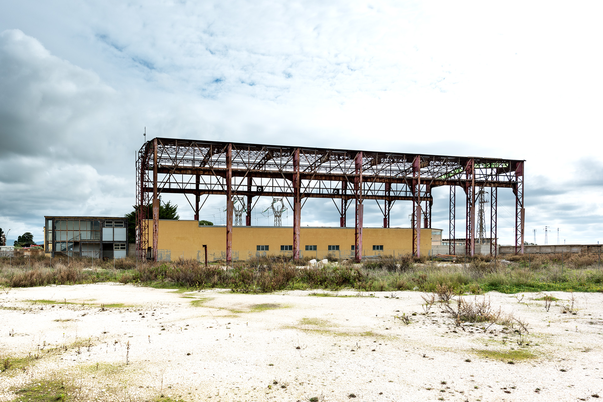 Stato attuale, vista di scorcio, fronte ovest (© Giuseppe Violante)