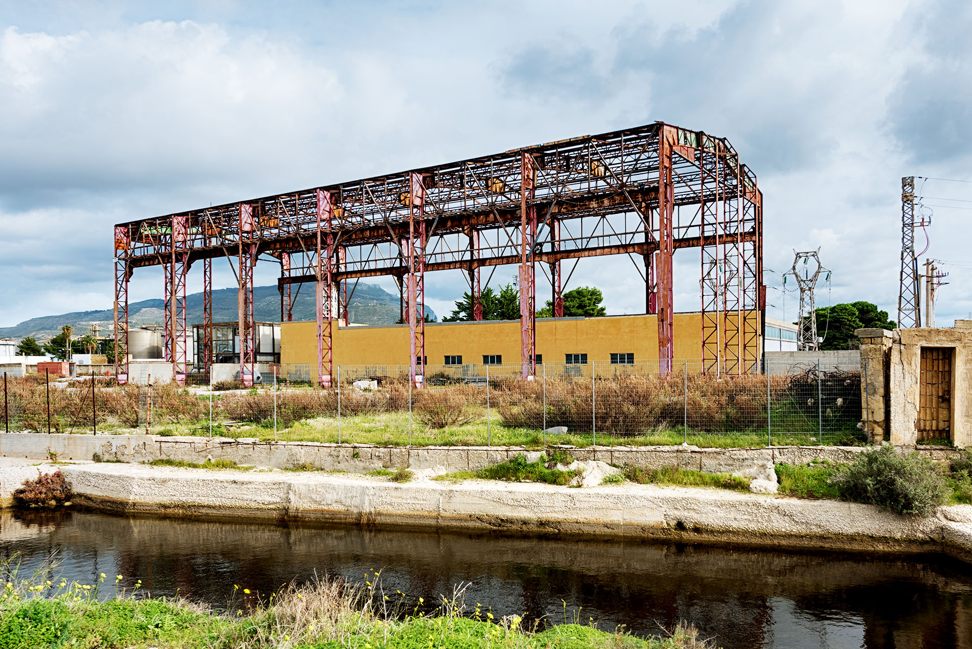 Stato attuale, vista di scorcio sud-ovest (© Giuseppe Violante)