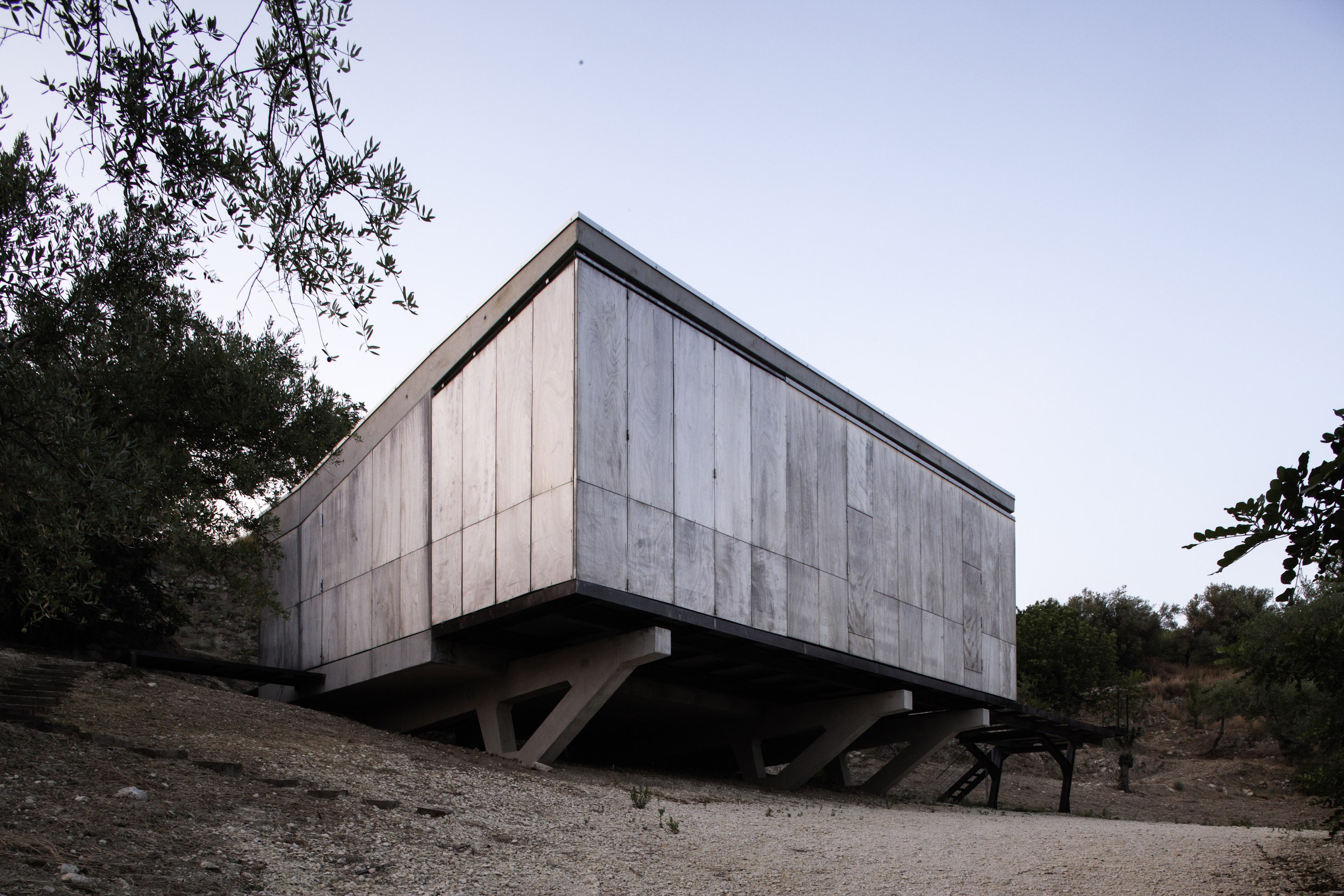 Vista del volume della casa completamente chiuso