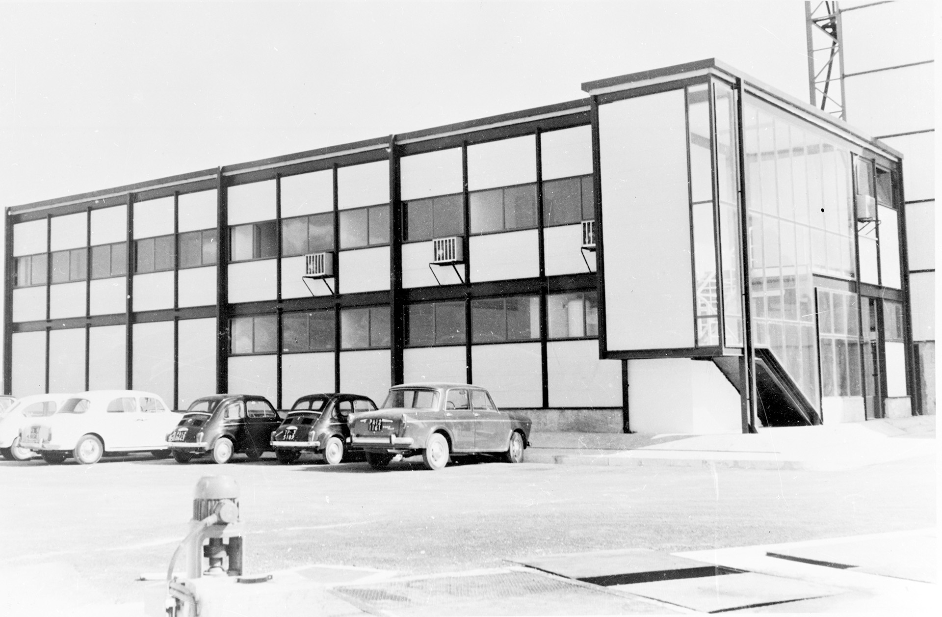 Foto d'epoca, corpo degli uffici (© Università Iuav di Venezia, Archivio Progetti – Fondo Giuseppe e Alberto Samonà)