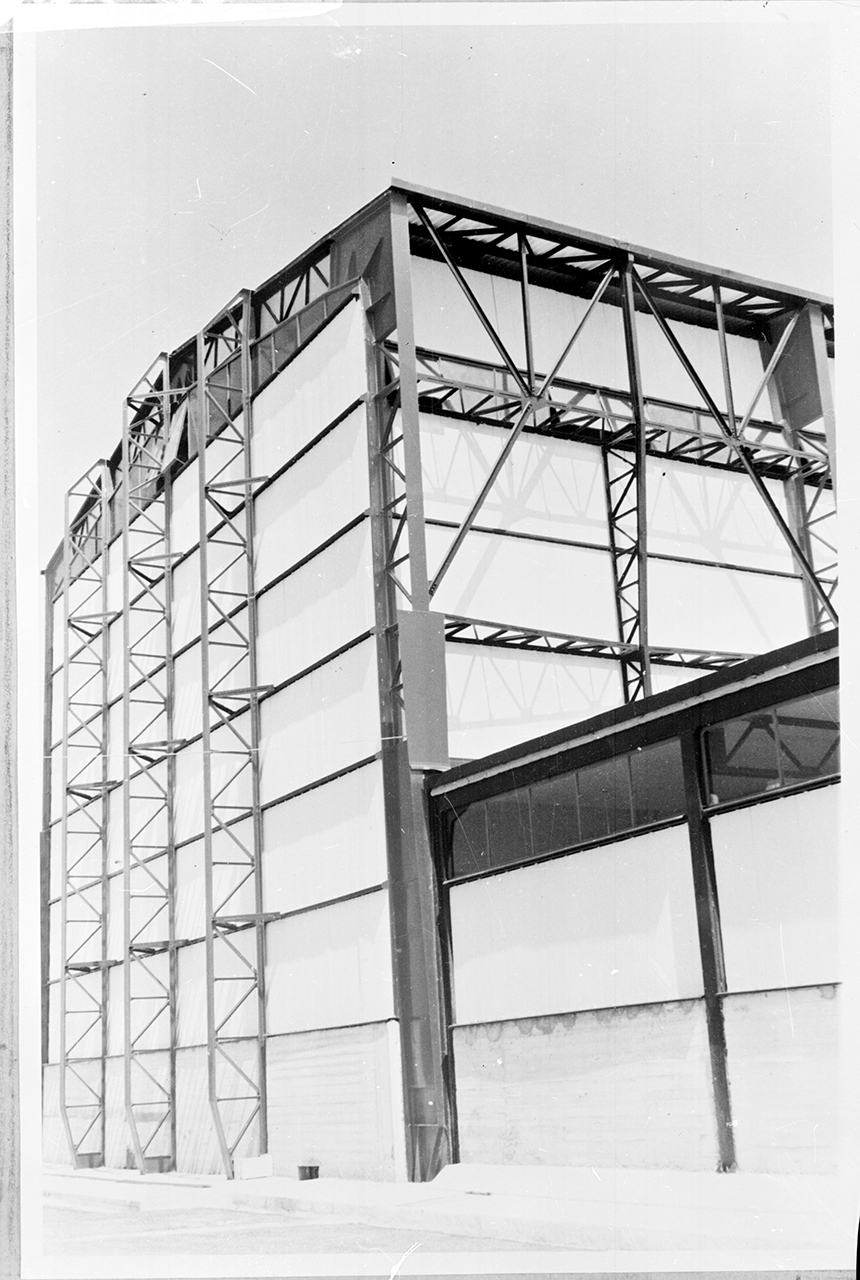 Foto d'epoca, sala macchine e sala quadri, fronte sud (© Università Iuav di Venezia, Archivio Progetti – Fondo Giuseppe e Alberto Samonà)