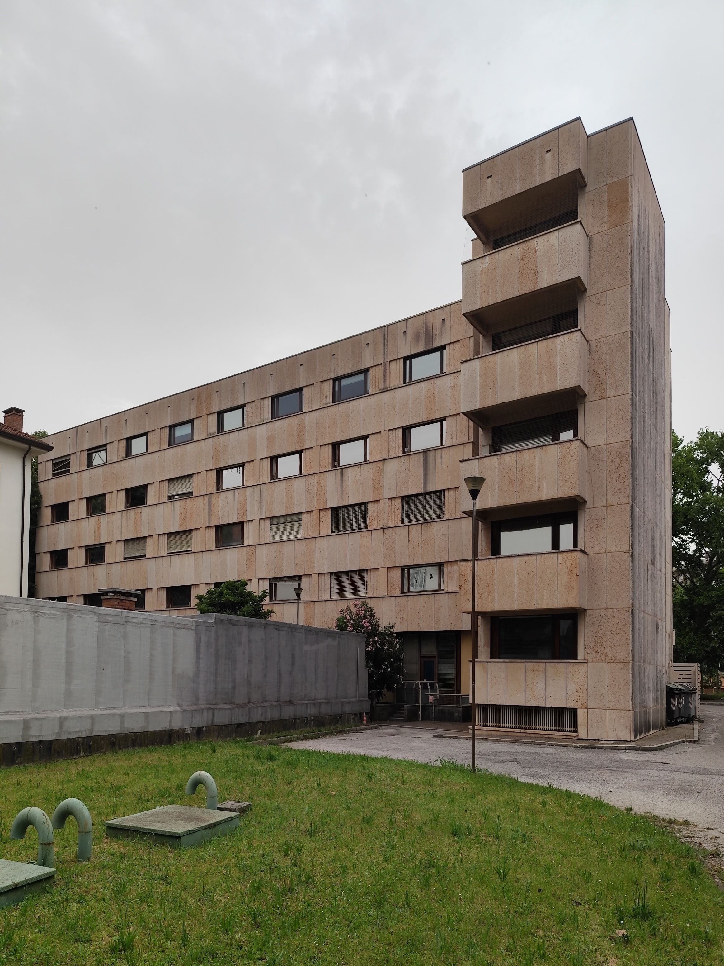 Fronte posteriore dell'edificio