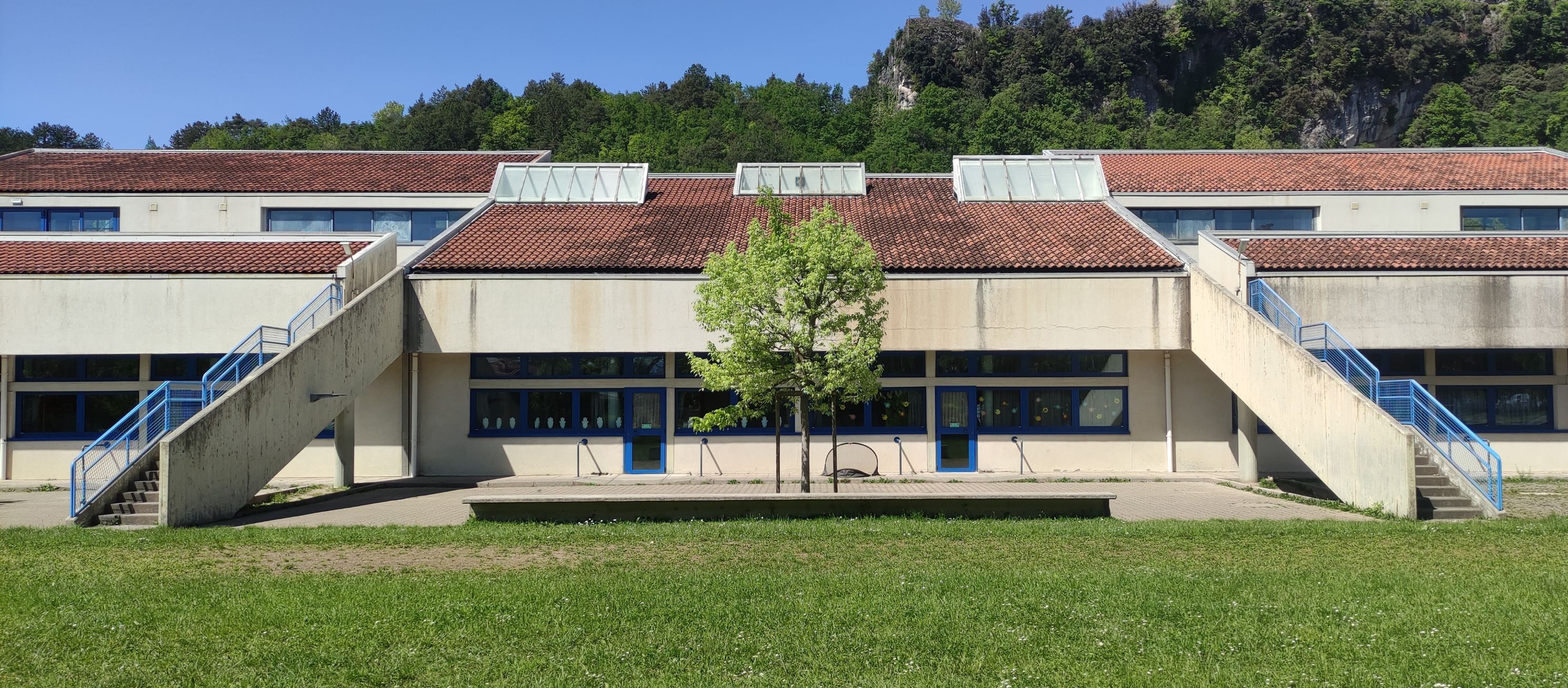 Il fronte dell'edificio sul giardino