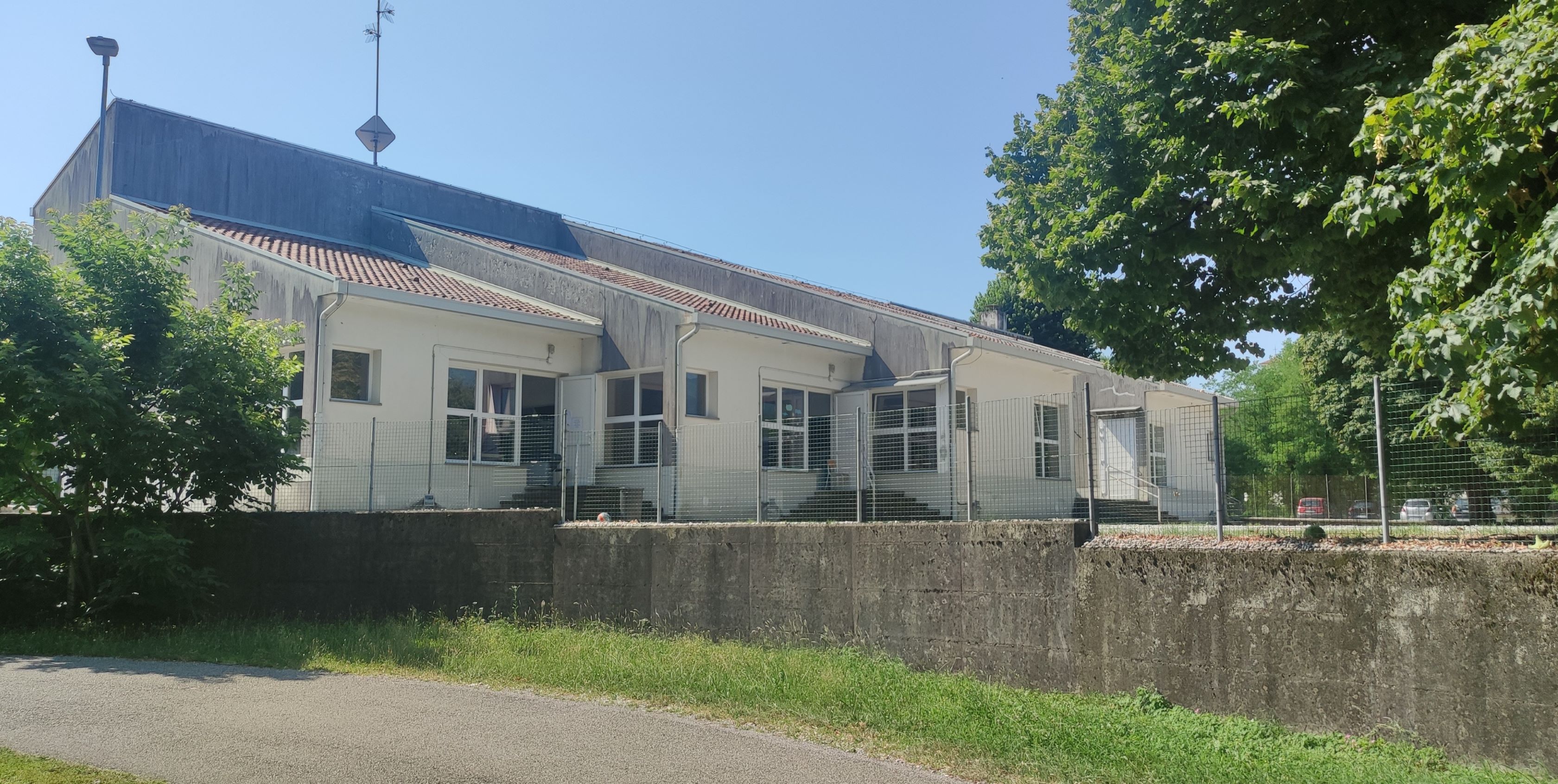 Veduta del fronte sul giardino da via della Crous