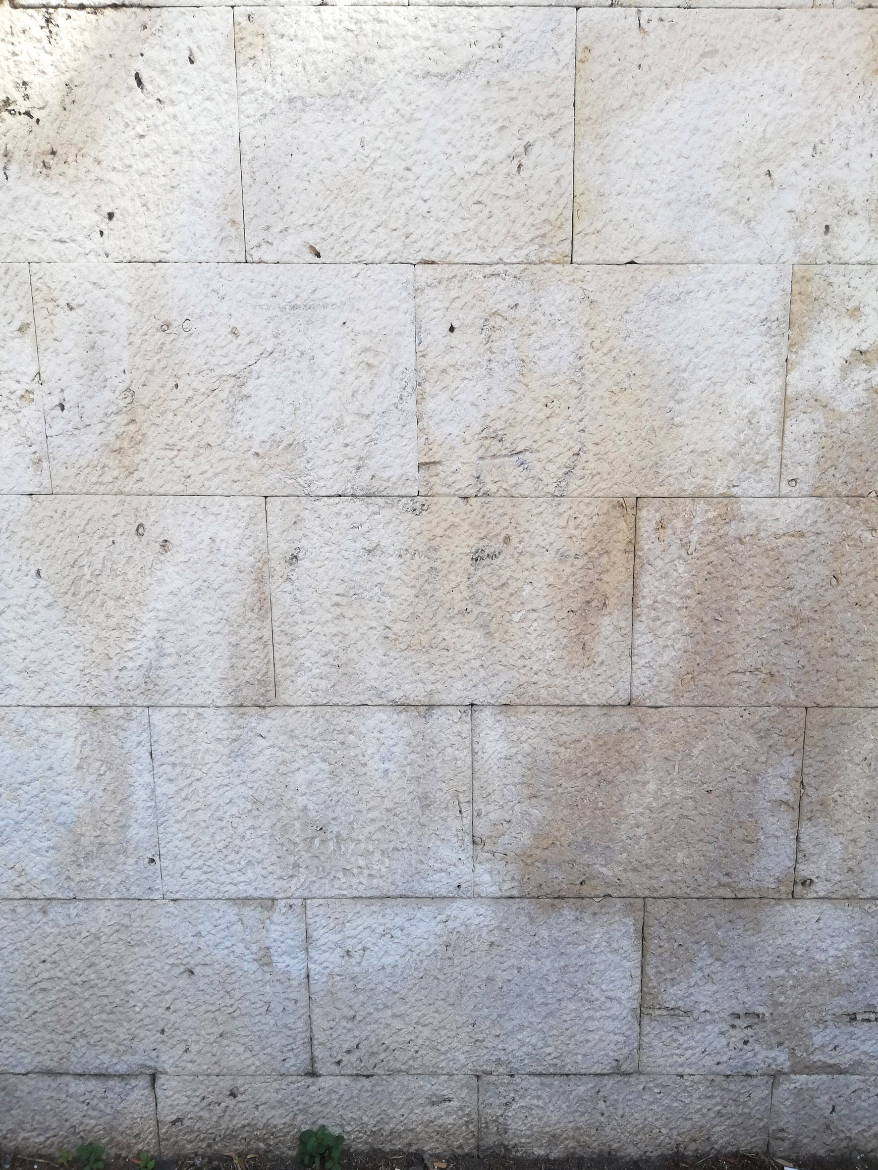 Dettaglio rivestimento in travertino
