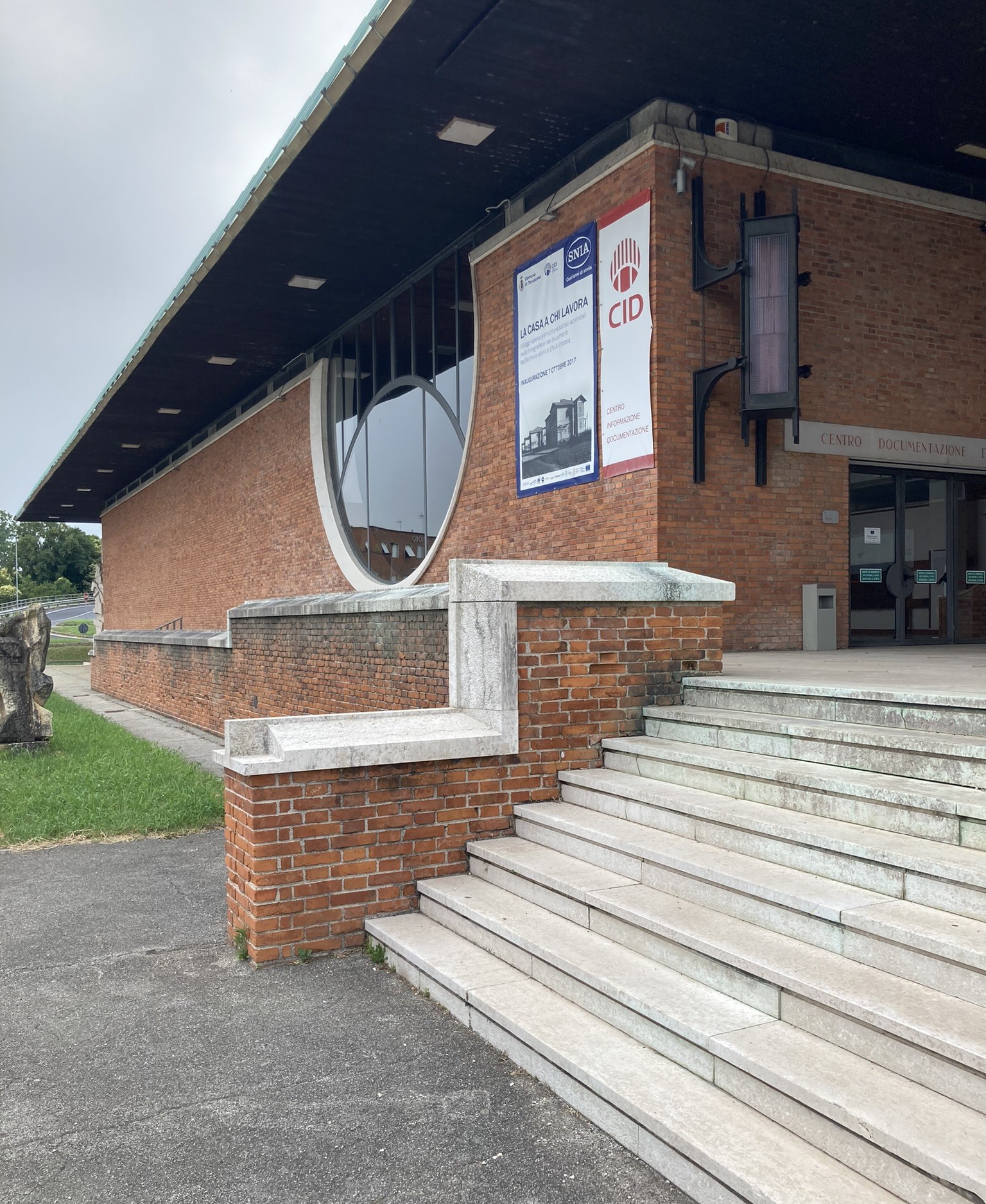 La scalinata d'ingresso