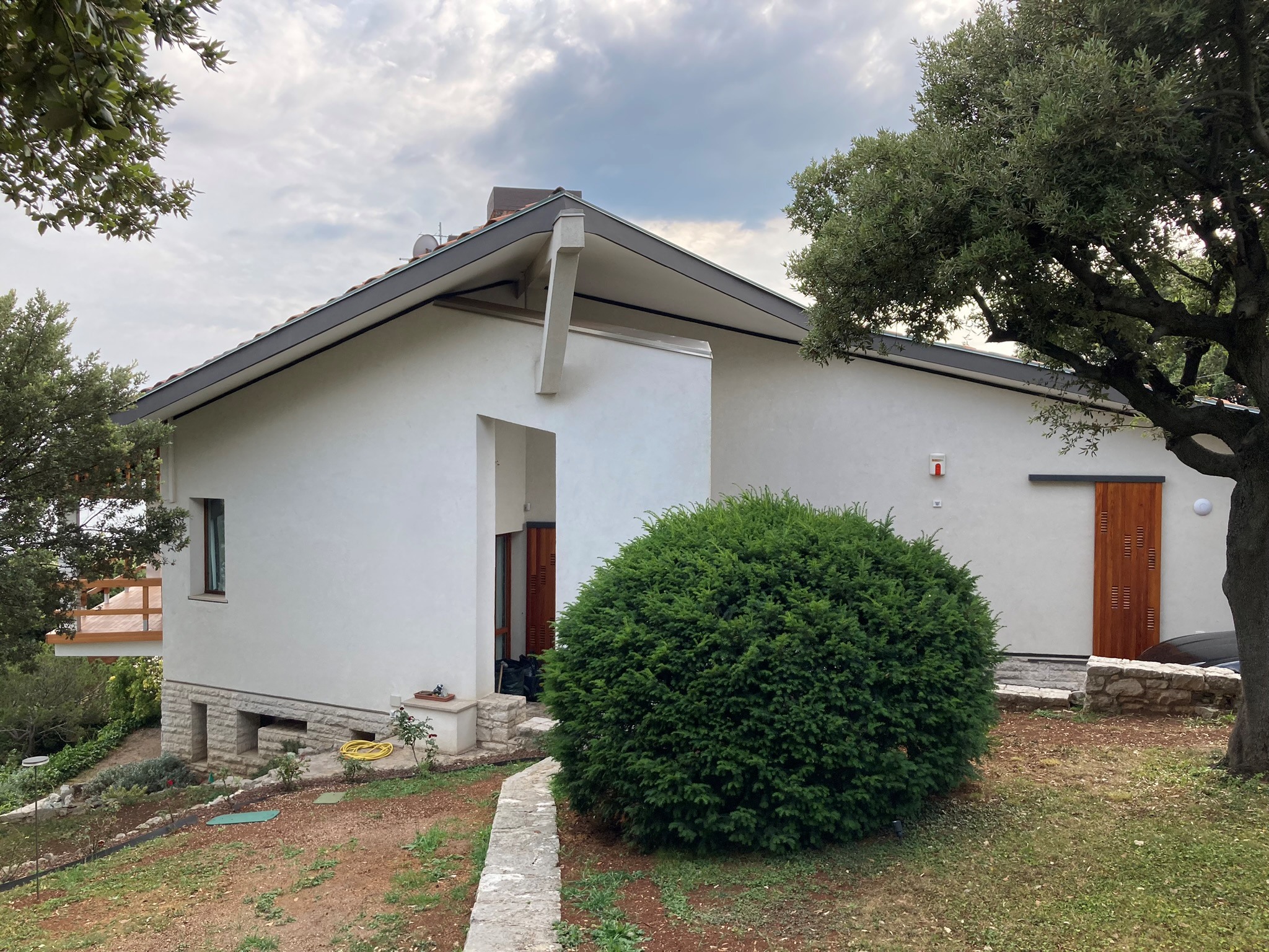 Il fronte dell'ingresso di servizio