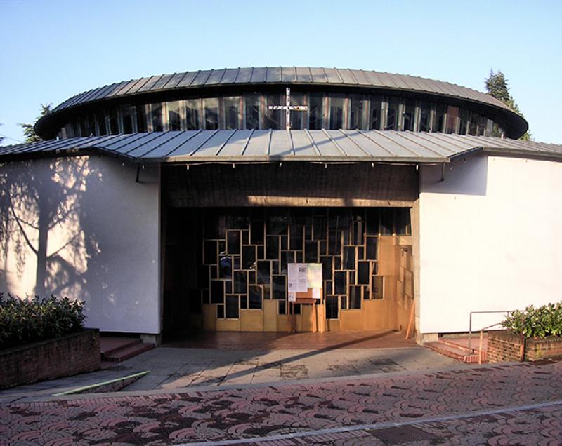 Esterno della chiesa, veduta del pronao