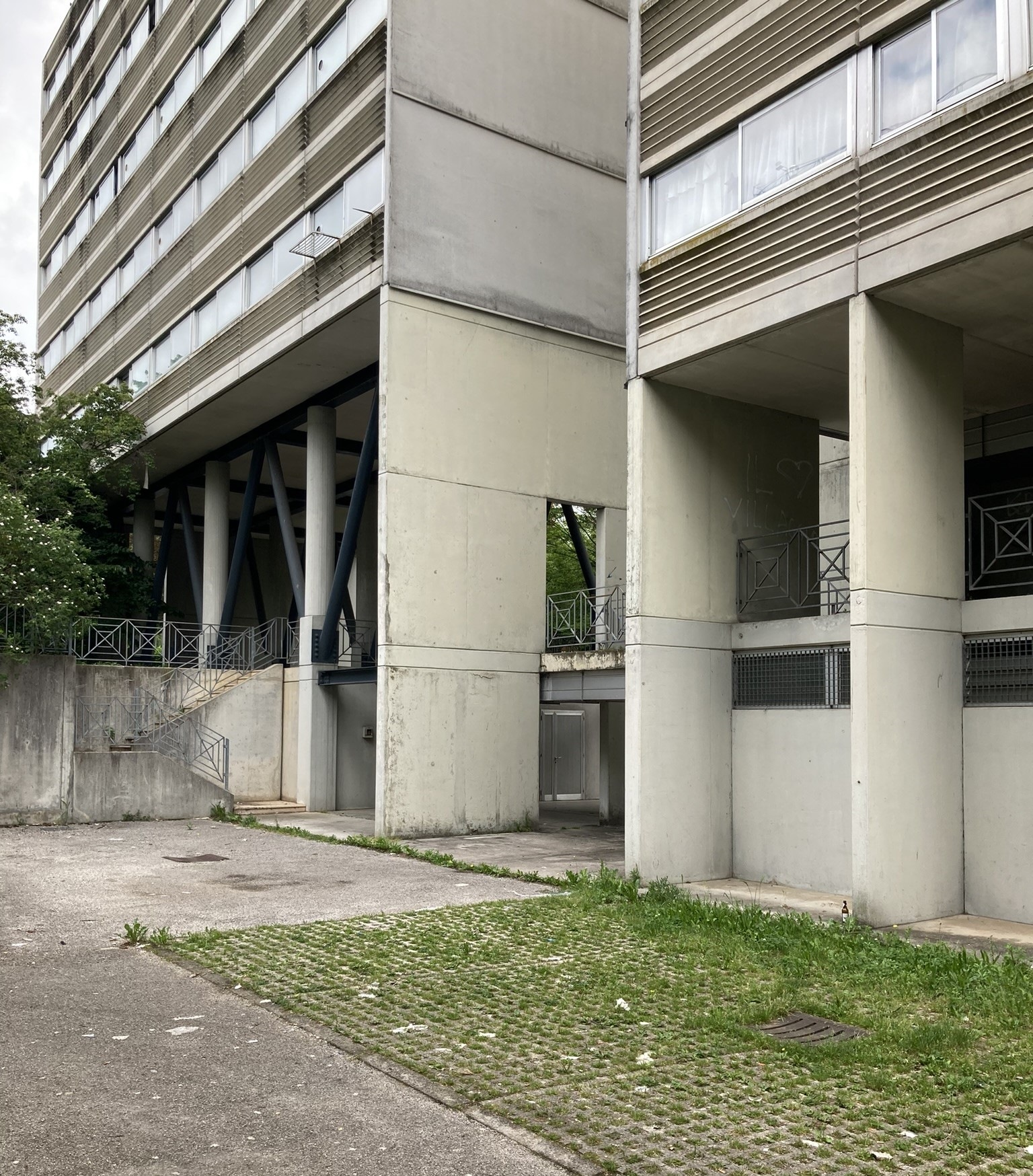 Scorcio dal piazzale dei parcheggi