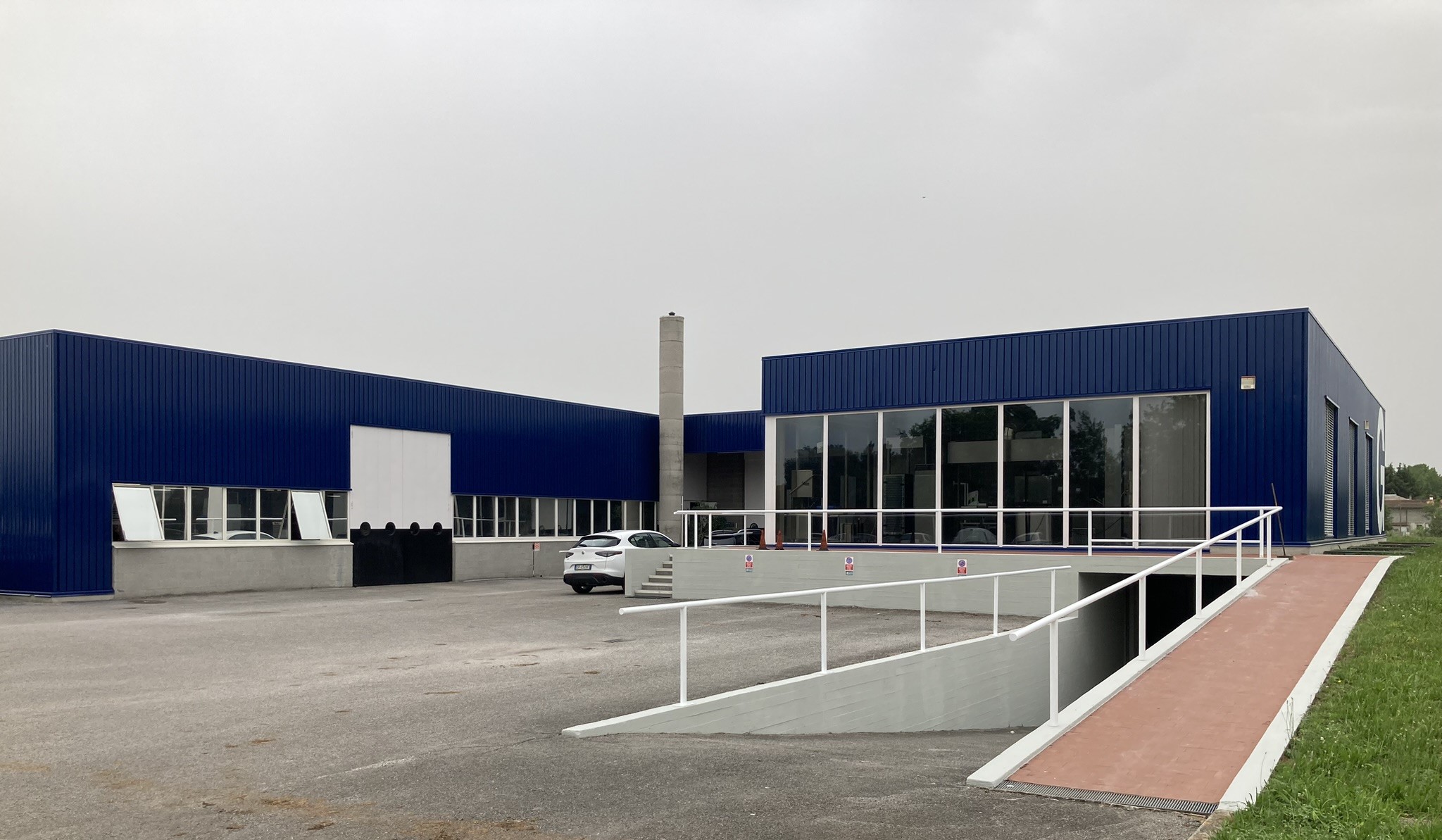 Vista dal piazzale d'ingresso