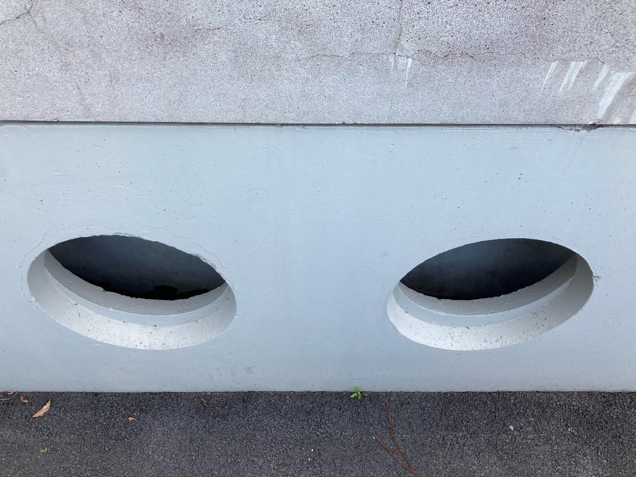 Dettaglio di un pannello con oblò