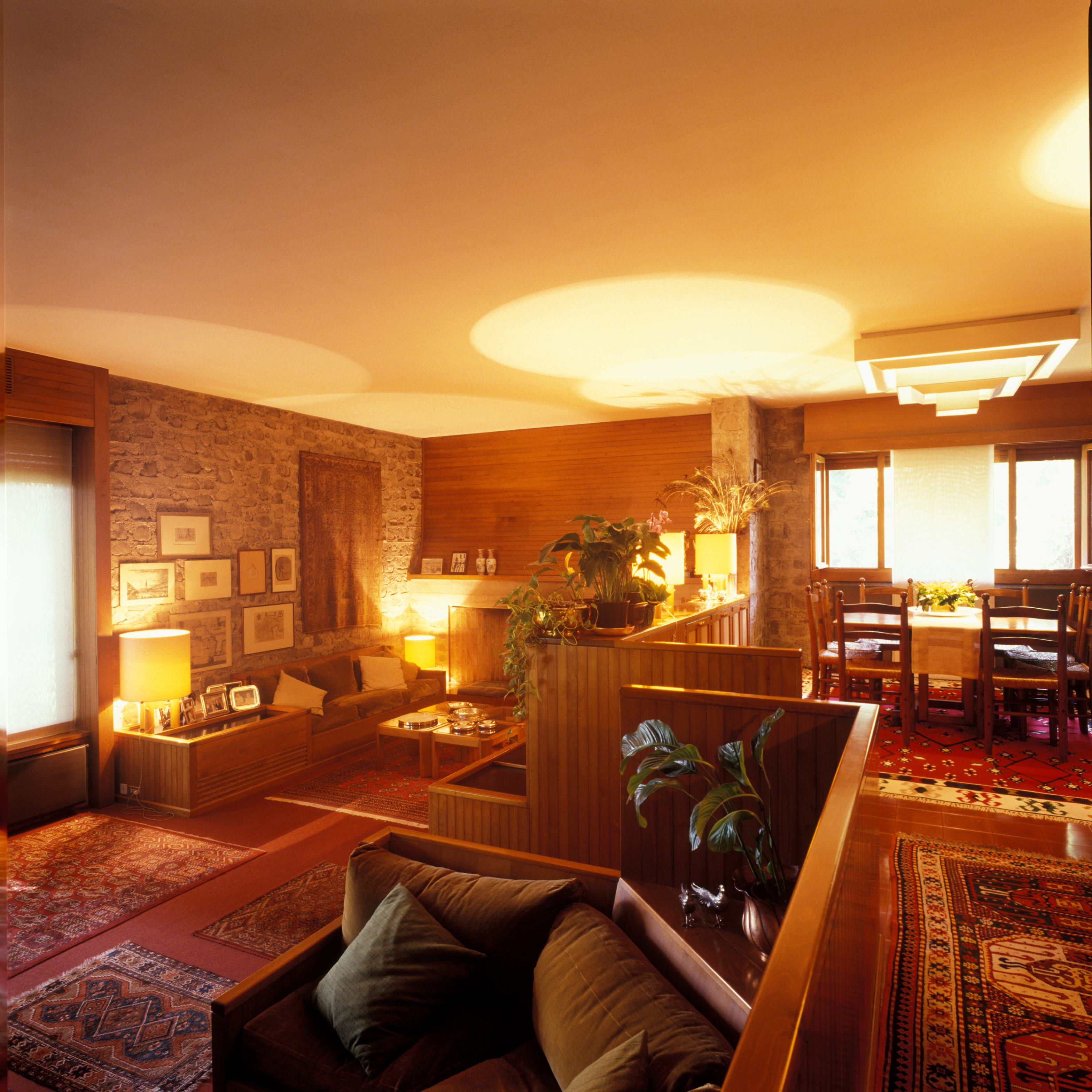 Il soggiorno visto dal ripiano dell'ingresso