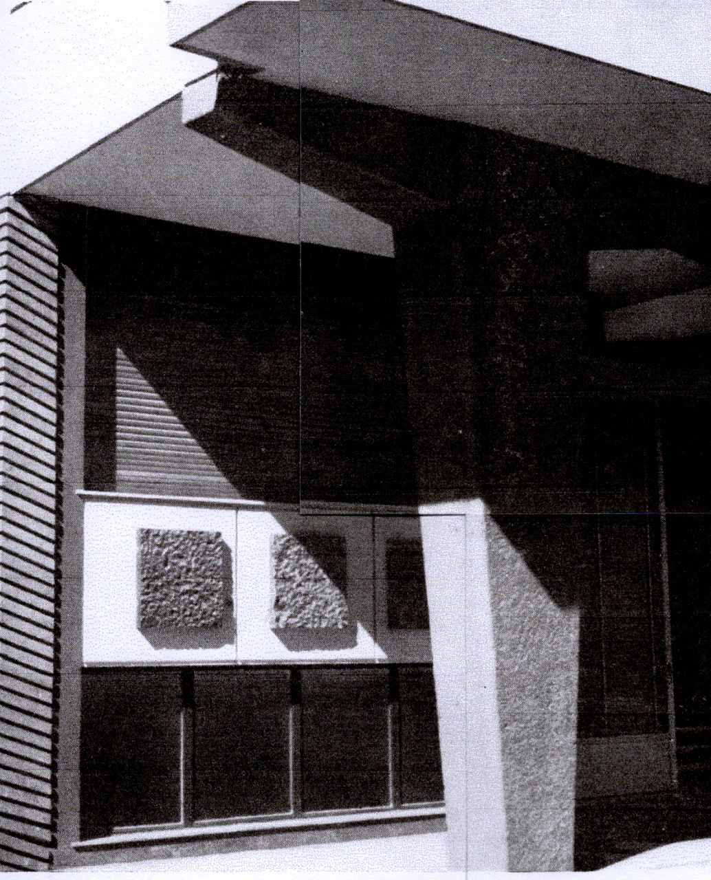 Foto del porticato su Piazza Mameli 