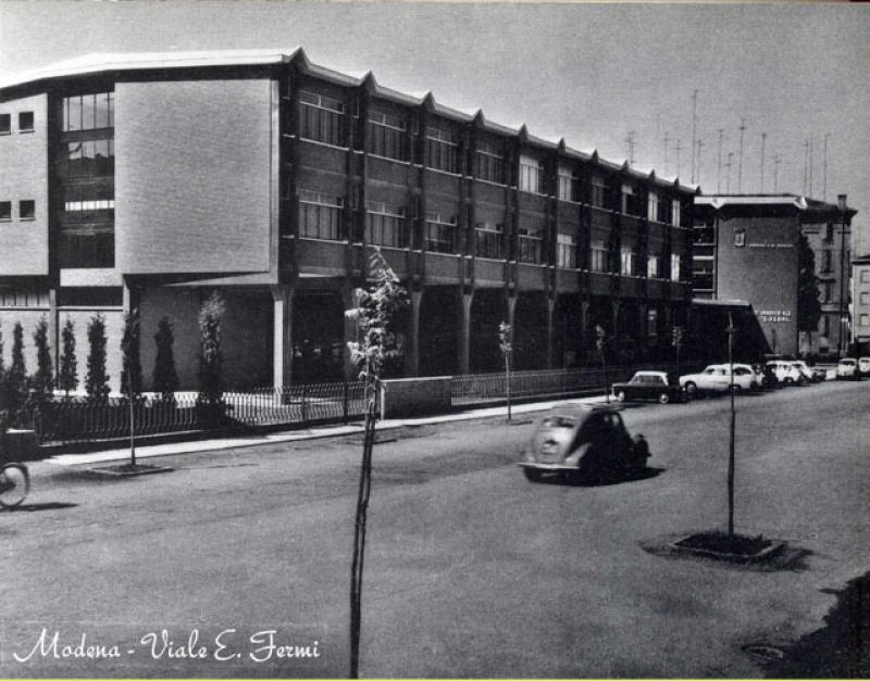 Il volume porticato su via Luosi come appariva all'epoca della sua realizzazione