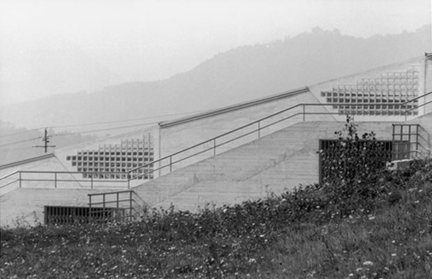 Vista laterale della scalinata lungo il percorso pedonale