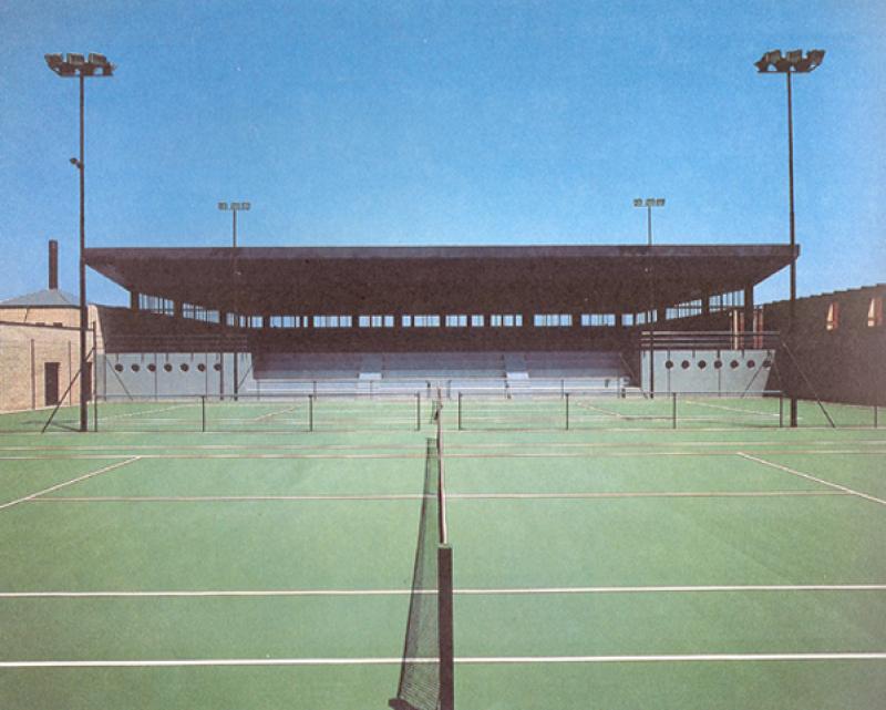 Vista tribuna e campo da tennis