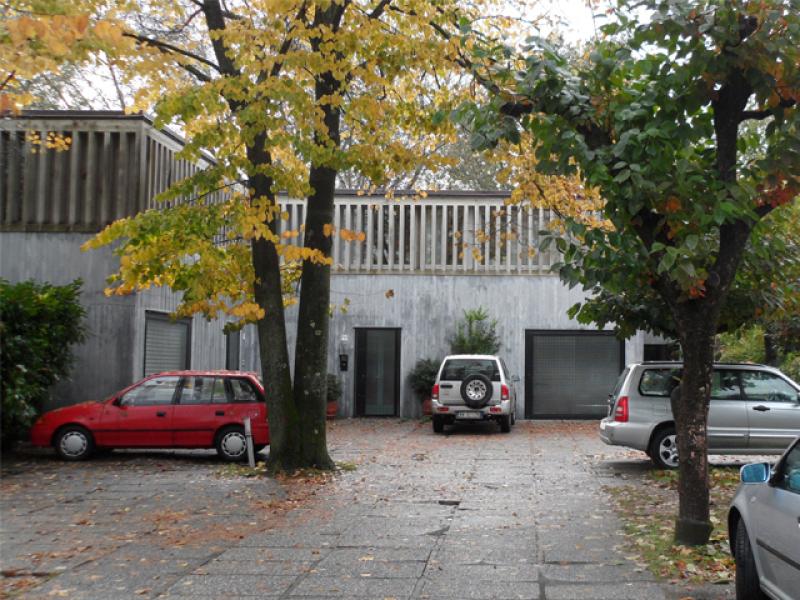 Vista del terzo blocco di unità abitative in cemento a vista