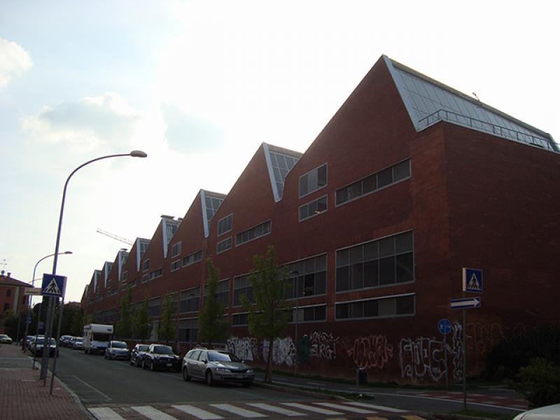 Vista Nord- Est dei capannoni con le coperture a shed