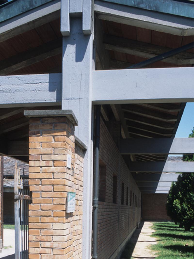 Sistema di copertura e scorcio della facciata laterale della Chiesa