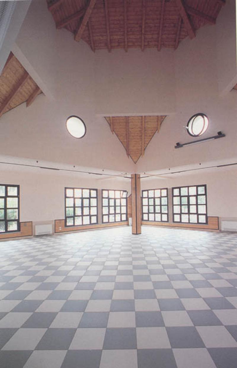 Interno della mensa (Courtesy Studio Cortesi Architetti)