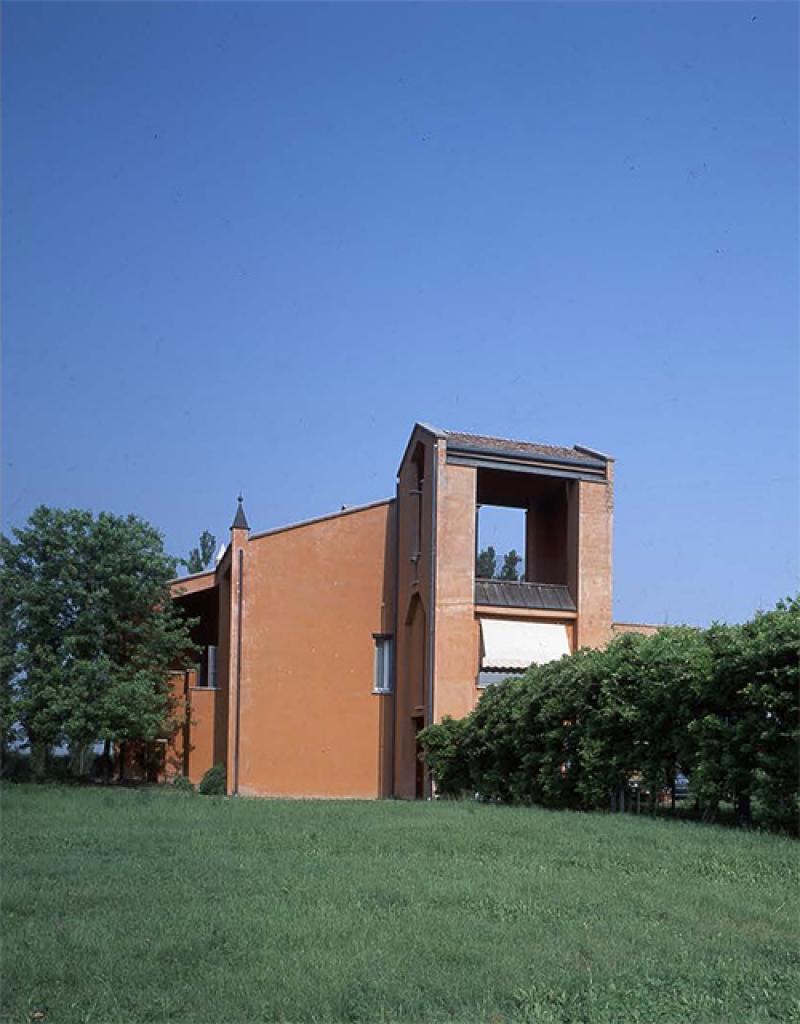 Veduta del prospetto laterale (Courtesy Studio Cortesi Architetti)