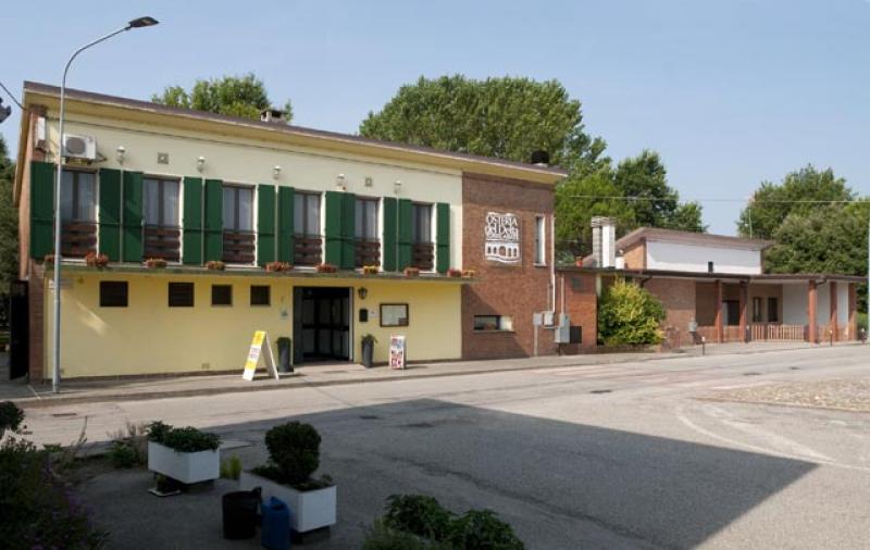 Vista di un fronte della piazza
