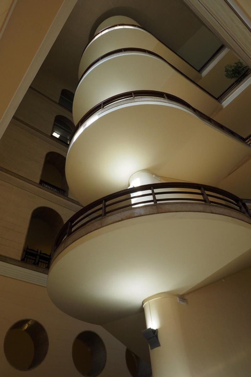 dettaglio della scalinata del corpo sinistro