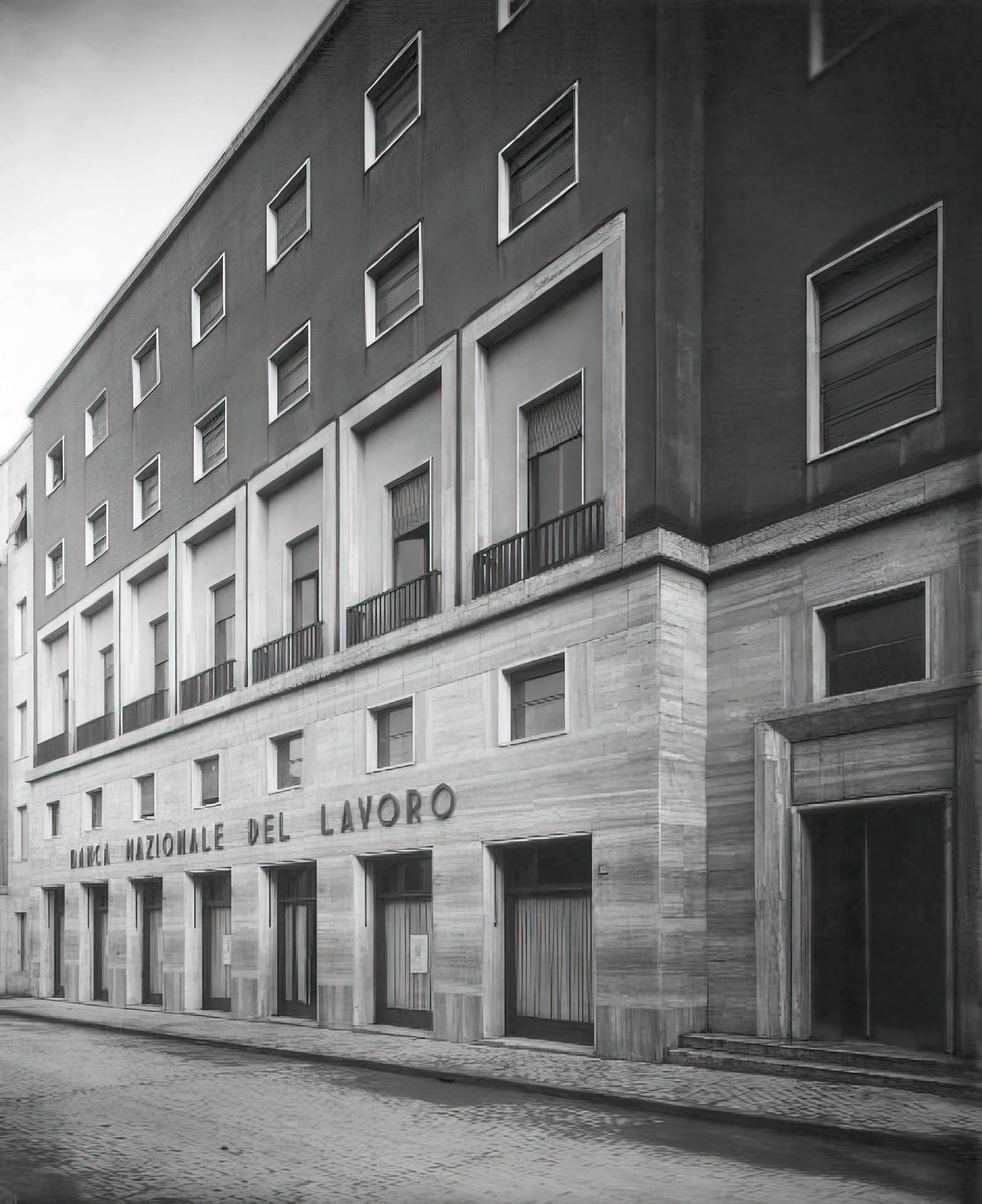 Vista del Palazzo su Via Traiano - foto d’epoca