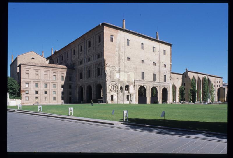Vista della piazza da Strada Garibaldi