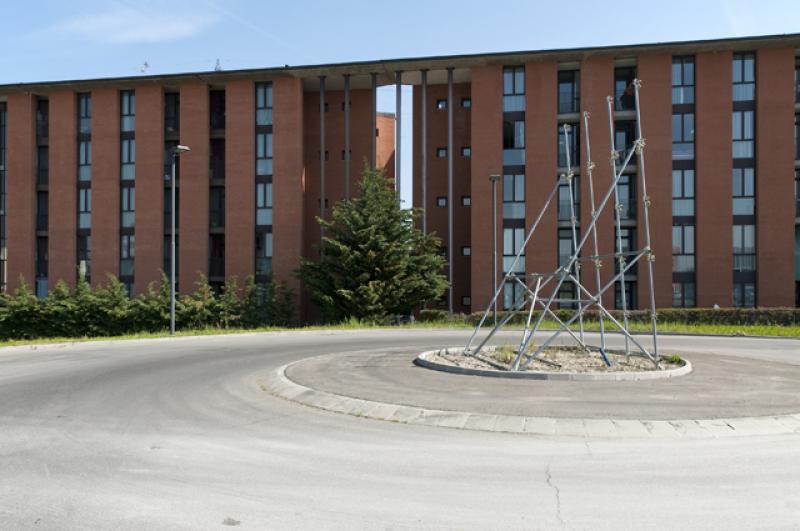 Rotatoria di accesso al complesso