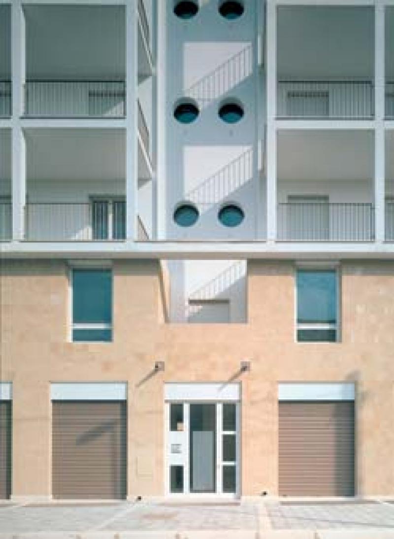 Dettaglio prospetto su Via Skanderbeg Castriota