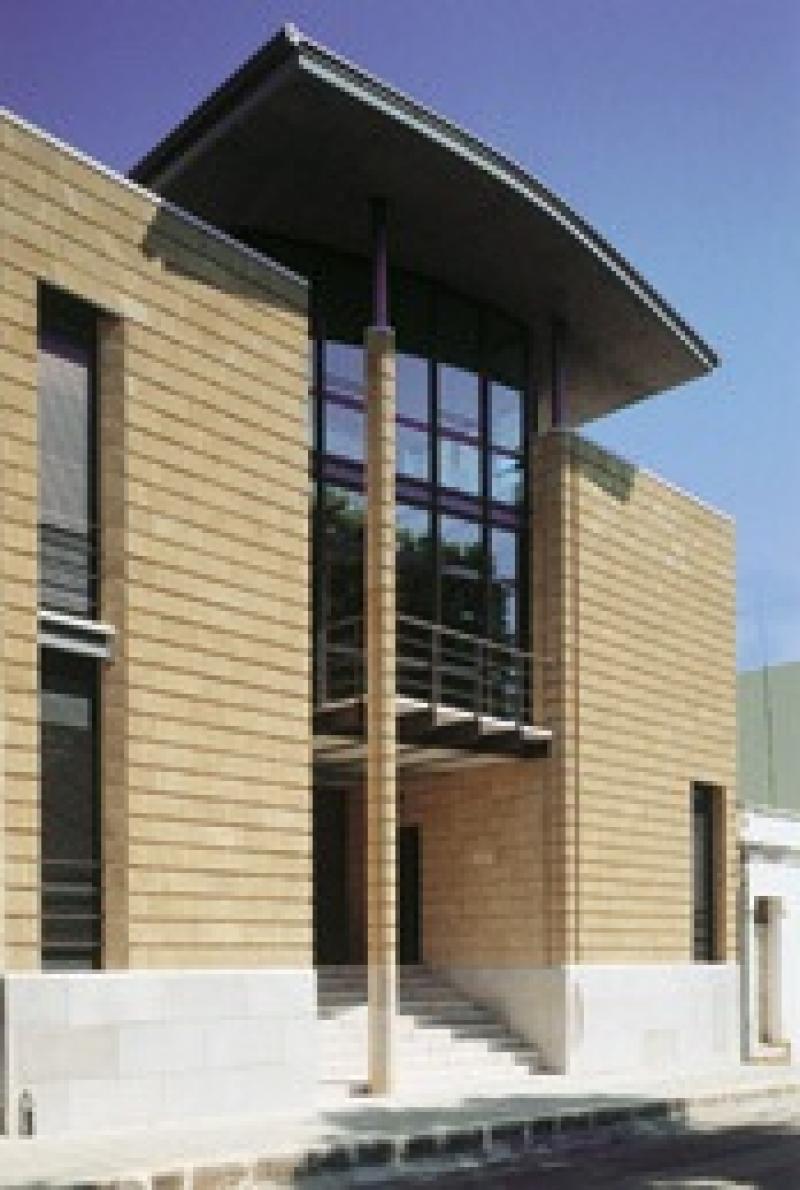 Scorcio prospetto principale su Via Cesare Battisti