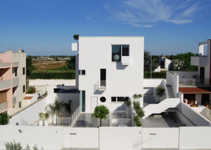 Fronte su Via Don Sandro Rotino