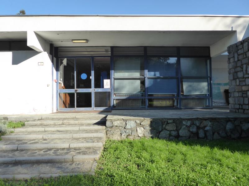 Veduta esterna del complesso scolastico, ingresso di un nucleo, 2019 