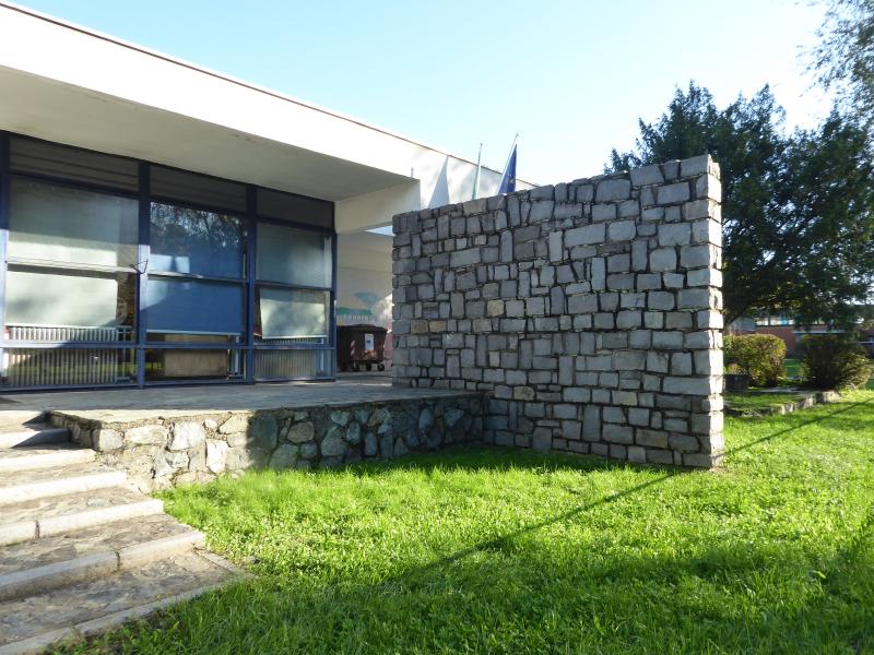 Veduta esterna del complesso scolastico, fronte ovest, 2019