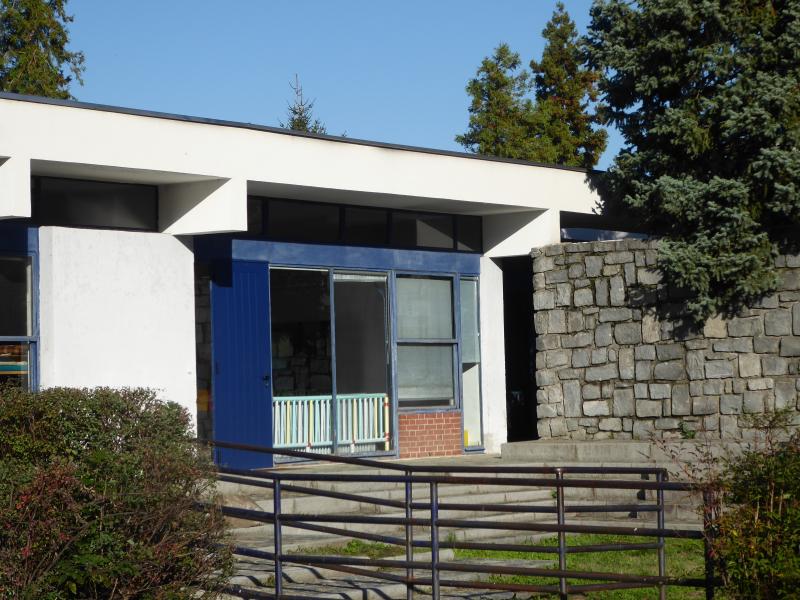 Veduta esterna del complesso scolastico, fronte sud, 2019 