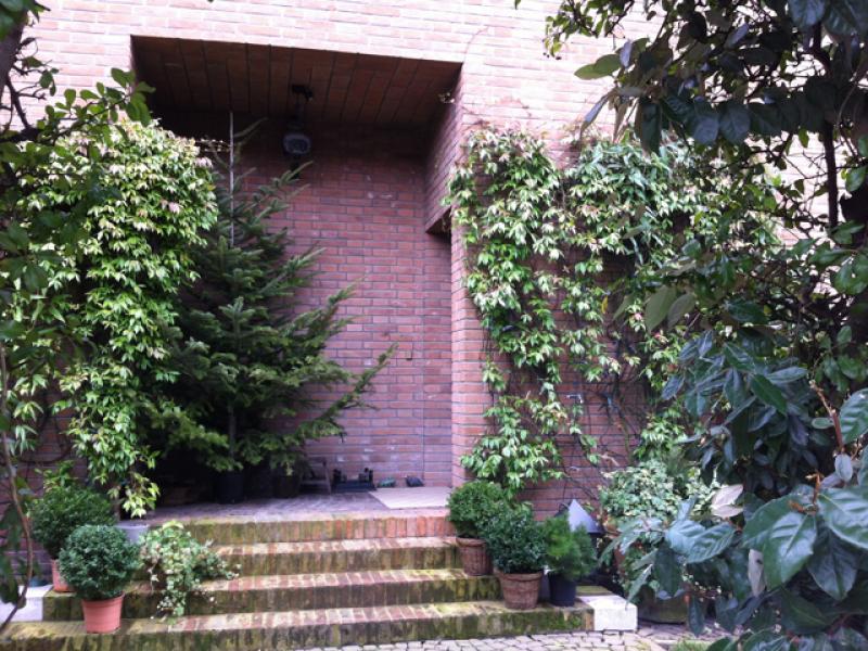 Entrata centrale sopraelevata