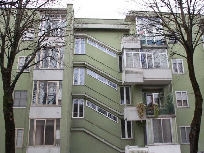 Dettaglio su prospetto Ovest, edificio residenziale a 