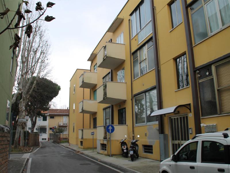 Edificio residenziale su via R. Orsini. Quartiere Ina-Casa 