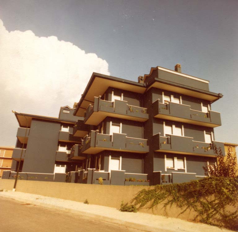 Giovanni Gentilini, Condominio Fiore 2, via Serio, Cremona 1968. Vista d'insieme