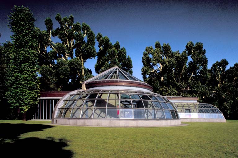 Centro Espositivo Congressuale del Parco di Villa Erba, Cernobbio Vista dell'ala sud (Cernobbio) in corrispondenza del grande platano