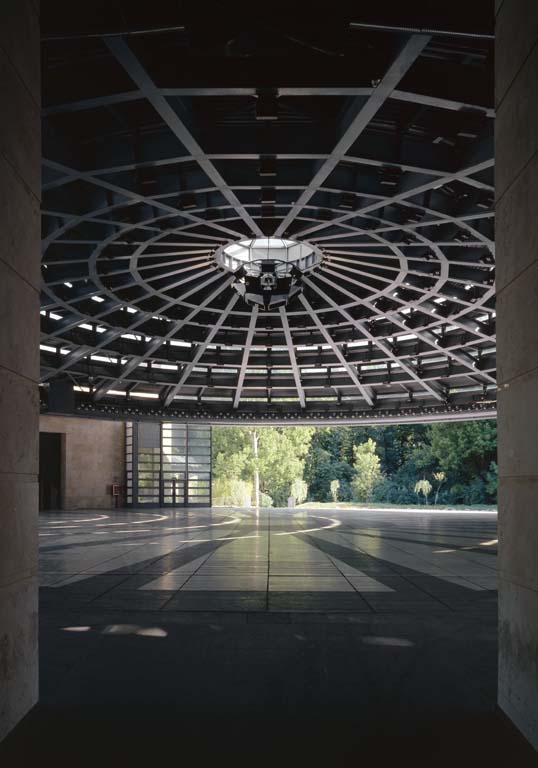 Centro Espositivo Congressuale del Parco di Villa Erba, Cernobbio. Particolare dell'interno del padiglione centrale e della copertura