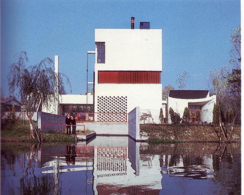 La casa vista dal fiume, da sud