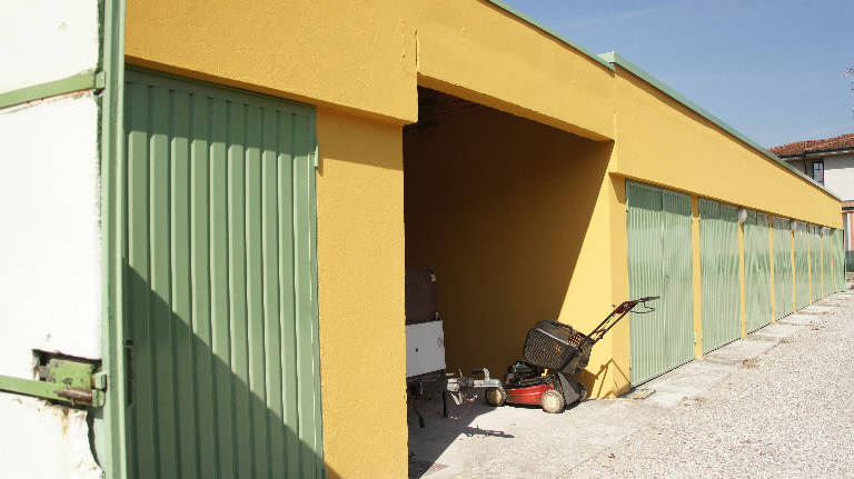 Vista dei box, dall'interno del complesso